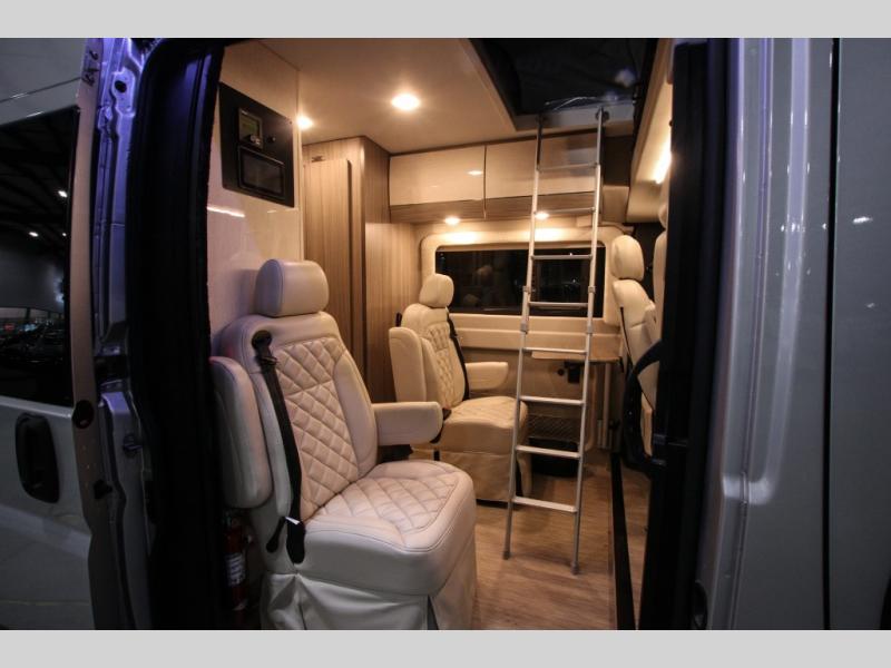 Jayco Swift 20D seating